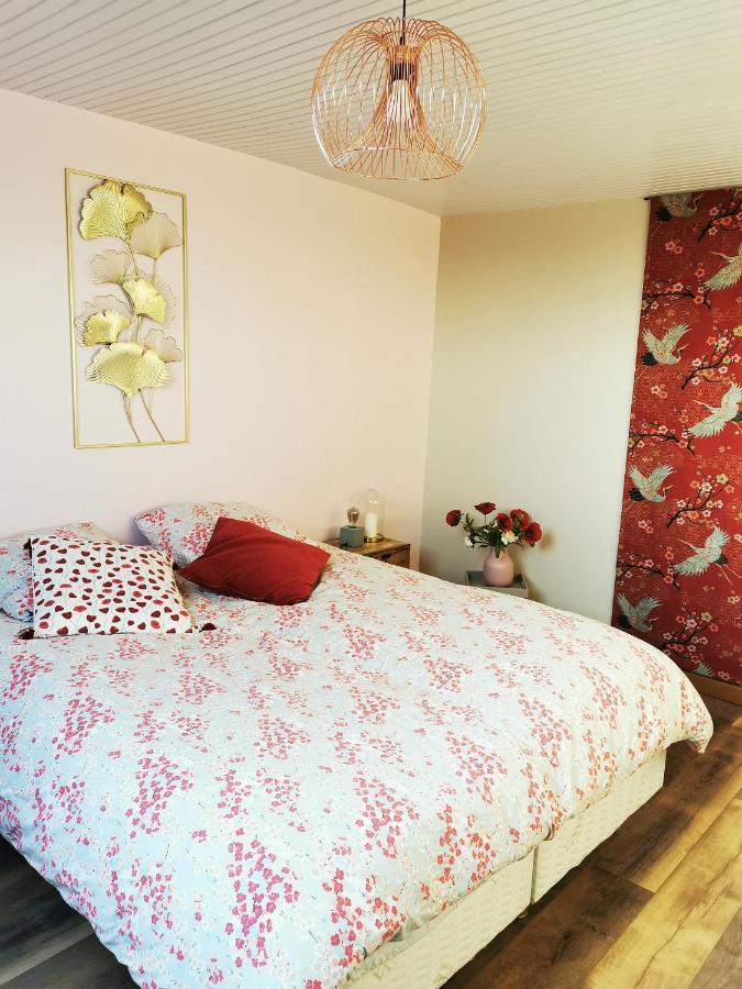 Domaine De L'Esperance, Chambre Rose Bed and Breakfast Bersaillin Exteriör bild