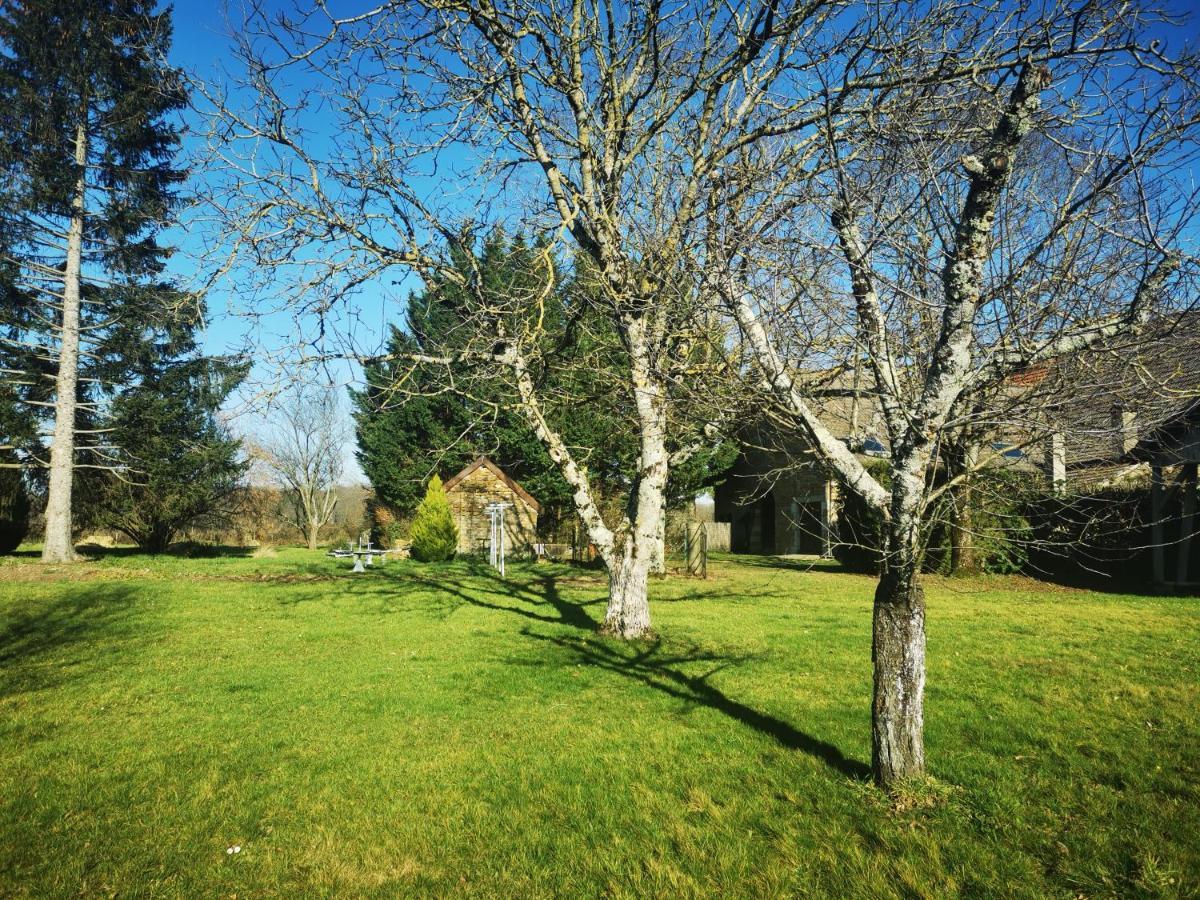 Domaine De L'Esperance, Chambre Rose Bed and Breakfast Bersaillin Exteriör bild