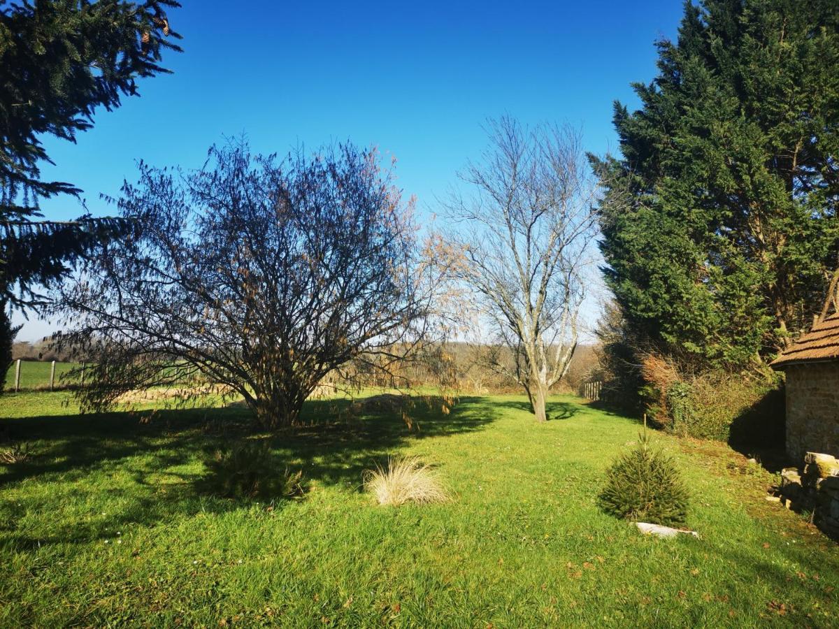 Domaine De L'Esperance, Chambre Rose Bed and Breakfast Bersaillin Exteriör bild